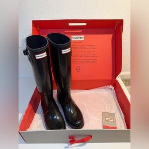 Hunter Women’s Original Tall Gloss Rain Boots